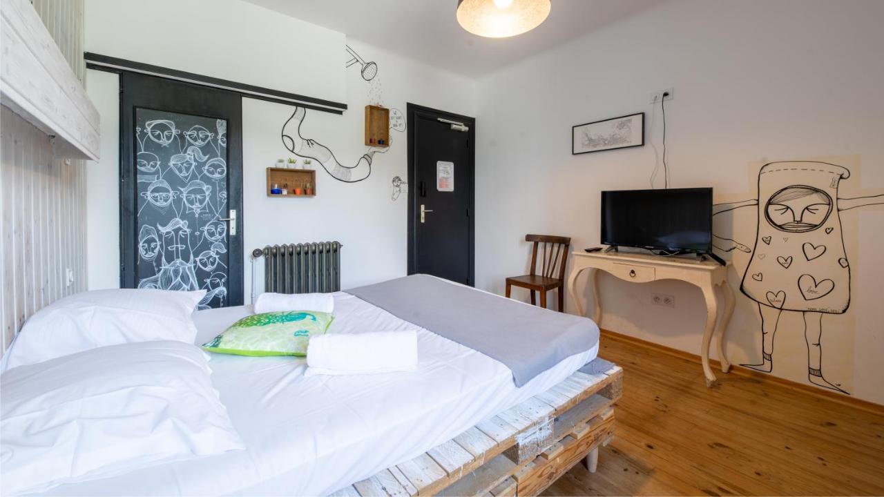 Mamie Jane Motel エクスレバン エクステリア 写真